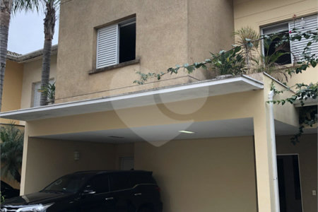 Casa à venda com 3 suítes no condomínio Villaggio Belvedere, São Paulo - SP