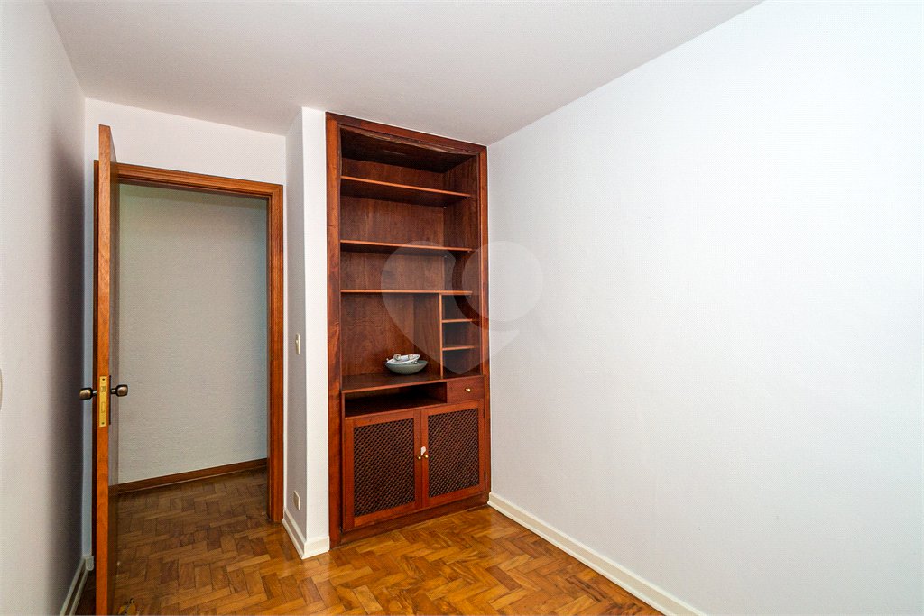 Casa à venda com 4 quartos, sendo 1 suíte, em Jardim Marajoara, São Paulo, SP