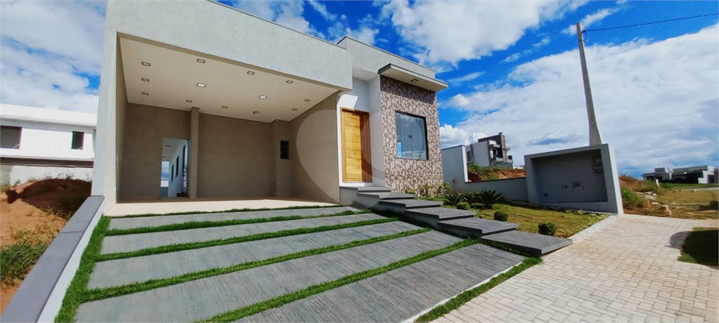 Casa à venda com 3 quartos, sendo 1 suíte, no condomínio Mosaico Essence, Mogi das Cruzes - SP