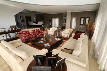 Casa à venda ou para alugar com 5 suítes no condomínio Residencial Jardim Primavera, Louveira - SP