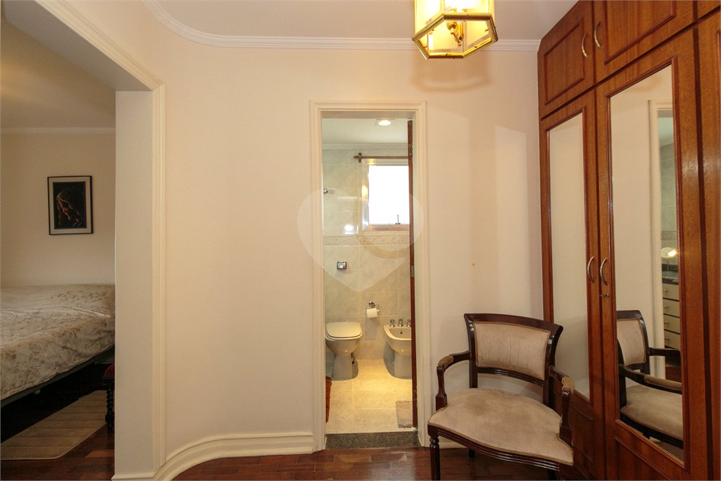 Apartamento à venda com 4 quartos, sendo 1 suíte, em Alto da Boa Vista, São Paulo, SP