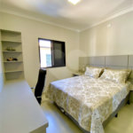 Casa à venda com 3 quartos, sendo 2 suítes, no condomínio Residencial Marchant Buarque, Atibaia - SP