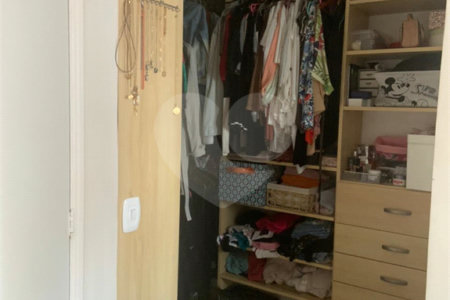 Casa à venda com 3 quartos, sendo 1 suíte, no condomínio Traituba, São Paulo - SP