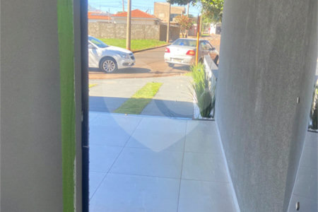 Casa à venda com 3 quartos, sendo 1 suíte, no condomínio Residencial Alto da Boa Vista, Araraquara - SP