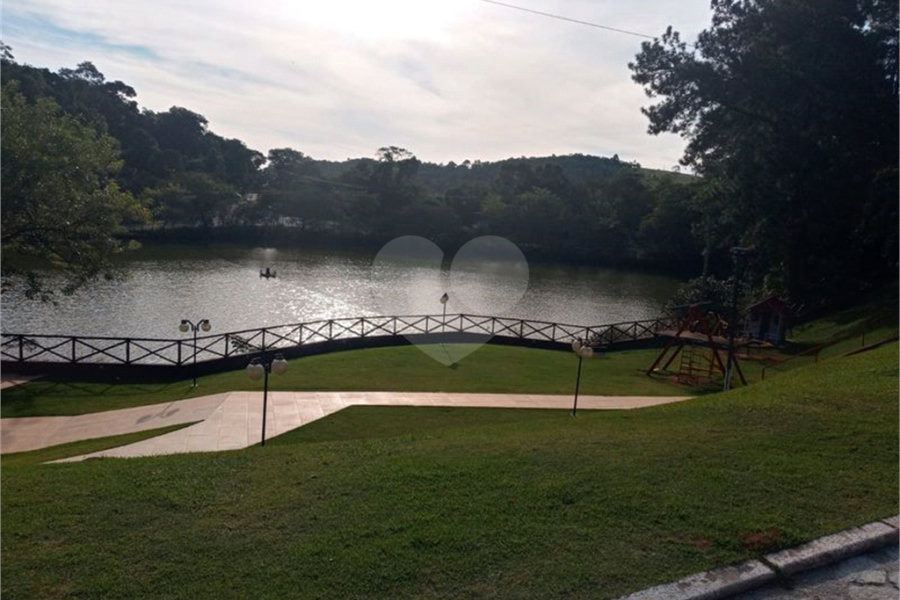 Sobrado à venda com 4 quartos, sendo 3 suítes, em Serra da Cantareira, Mairiporã, SP