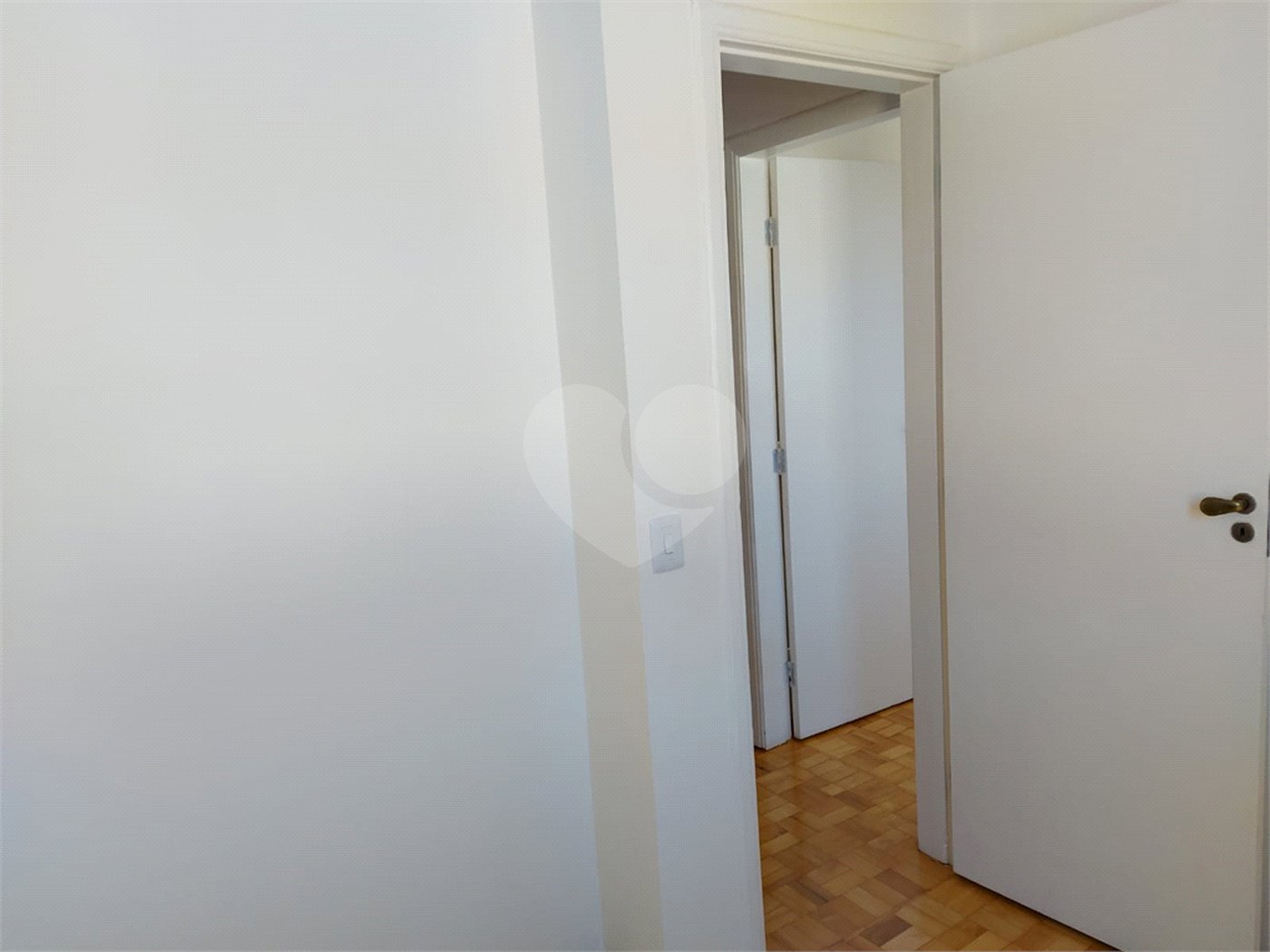 Casa à venda com 3 quartos, sendo 1 suíte, no condomínio Vila das Macieiras, São Paulo - SP