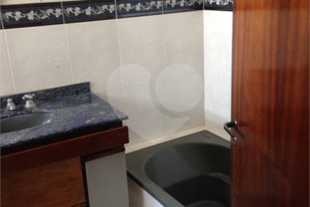 Sobrado à venda com 4 quartos, sendo 1 suíte, em Jardim Celeste, São Paulo, SP