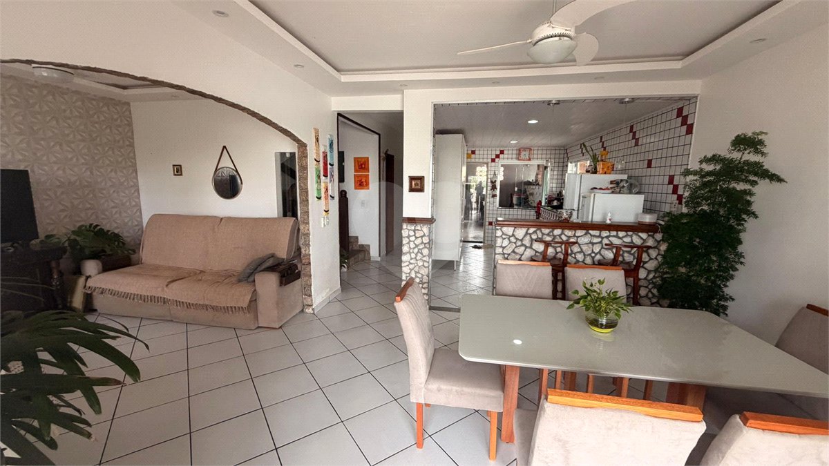 Casa em condomínio à venda com 4 quartos, sendo 2 suítes, em Monte Alto, Arraial do Cabo, RJ