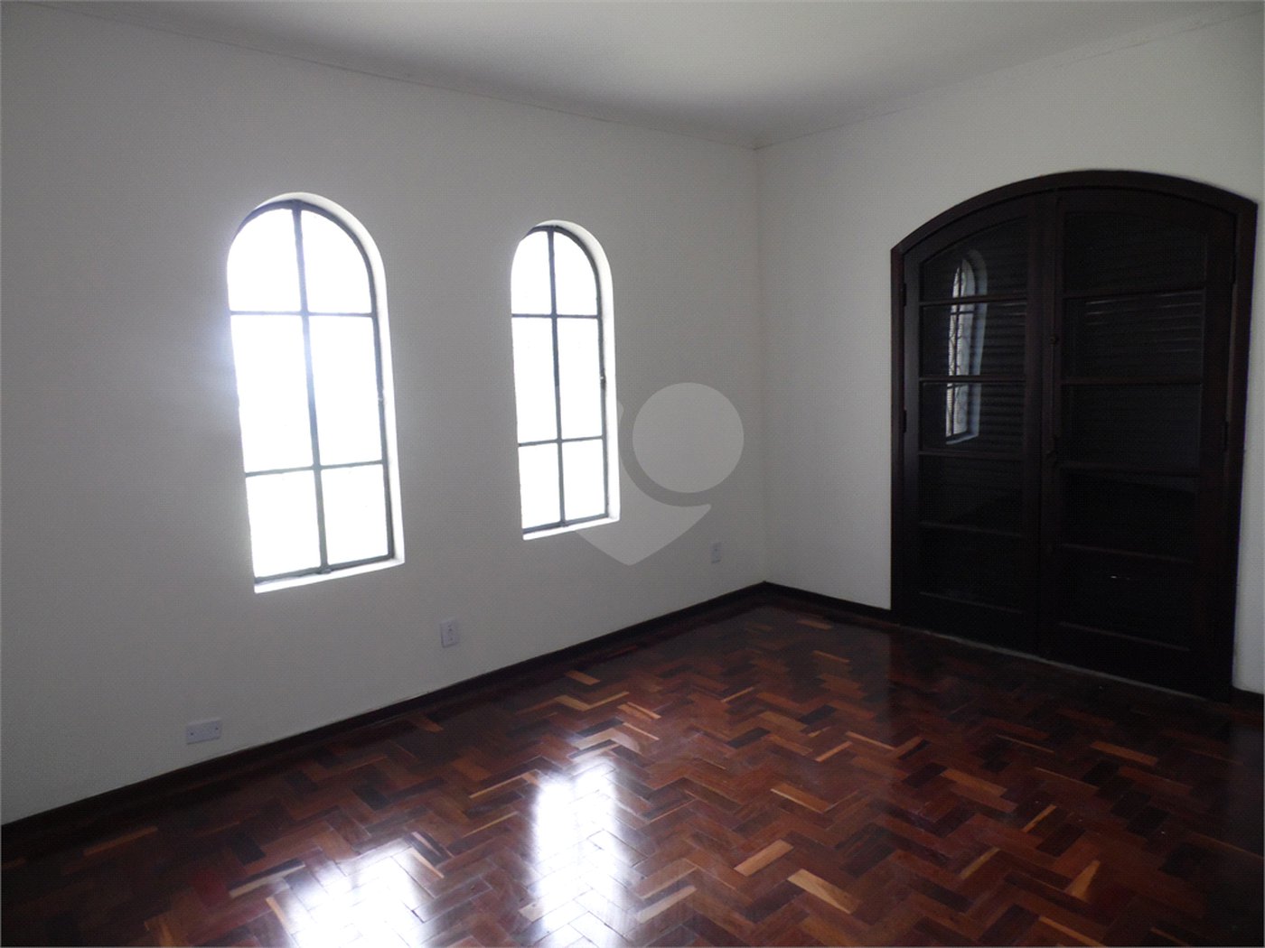 Casa à venda com 5 quartos, sendo 3 suítes, em Vila São Francisco, São Paulo, SP