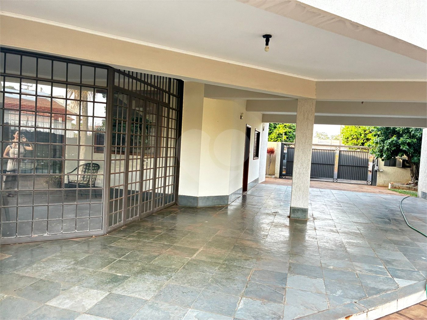 Sobrado para alugar com 4 quartos, sendo 2 suítes,  no Centro, Três Lagoas, MS