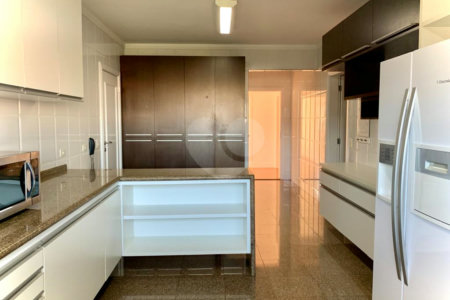Apartamento à venda com 4 suítes em Jardim Marajoara, São Paulo, SP