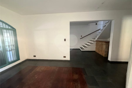 Sobrado à venda com 3 quartos, sendo 1 suíte,  em Vila Santo Antônio, São Paulo, SP