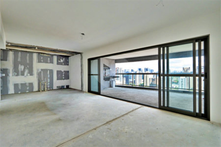 Apartamento à venda com 4 quartos, sendo 2 suítes,  em Jardim das Acácias, São Paulo, SP
