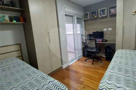Sobrado à venda com 3 quartos, sendo 1 suíte, em Vila Nova Socorro, Mogi das Cruzes, SP