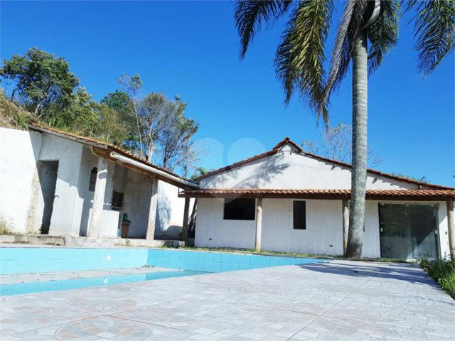 Chácara à venda com 4 quartos, sendo 1 suíte,  no Centro, Biritiba-mirim, SP