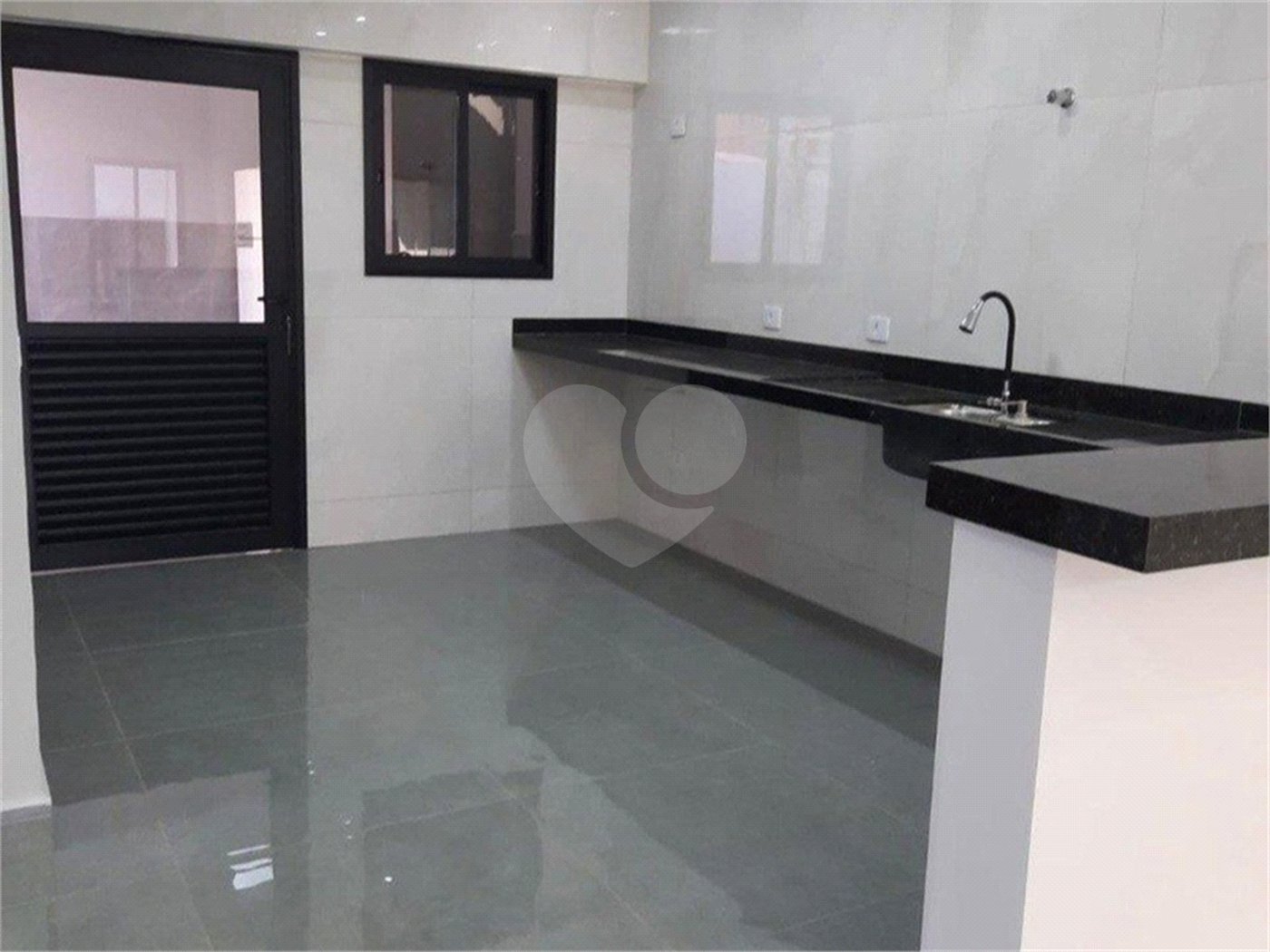 Casa à venda com 3 quartos, sendo 1 suíte, no condomínio Horto Florestal Villagio, Sorocaba - SP