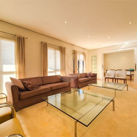 Apartamento à venda ou para alugar com 4 quartos, sendo 3 suítes, em Moema, São Paulo, SP