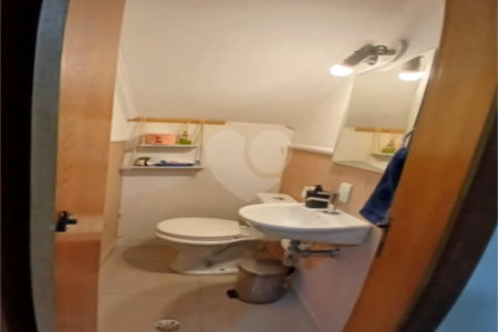 Casa à venda com 3 quartos, sendo 1 suíte, no condomínio Residencial Doutor Emanuel Dias, São Paulo - SP
