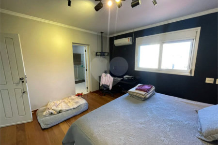 Casa à venda com 4 suítes no condomínio Fechado, São Paulo - SP