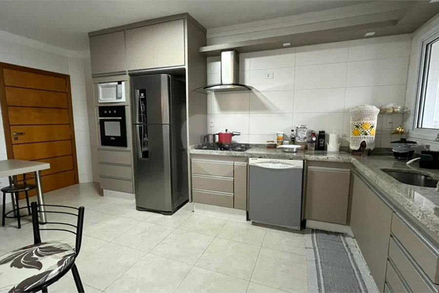 Apartamento à venda com 3 quartos, sendo 1 suíte, no Centro, Poços de Caldas - MG