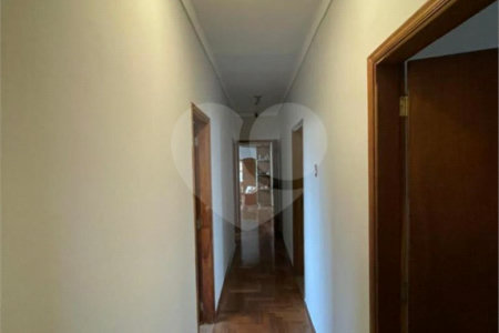 Casa térrea para venda no bairro Vila Xavier em Araraquara/SP.