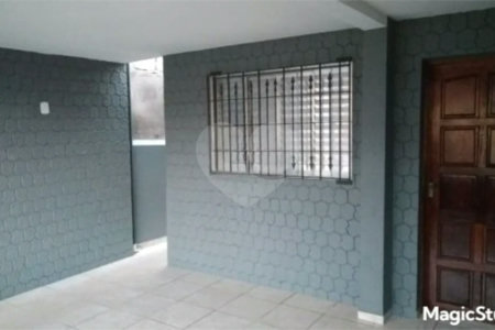 4 casas independentes em terreno de 245m² , à venda no Jardim Soares em Guainazes.