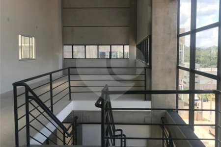 Galpão industrial com renda à venda em Cotia