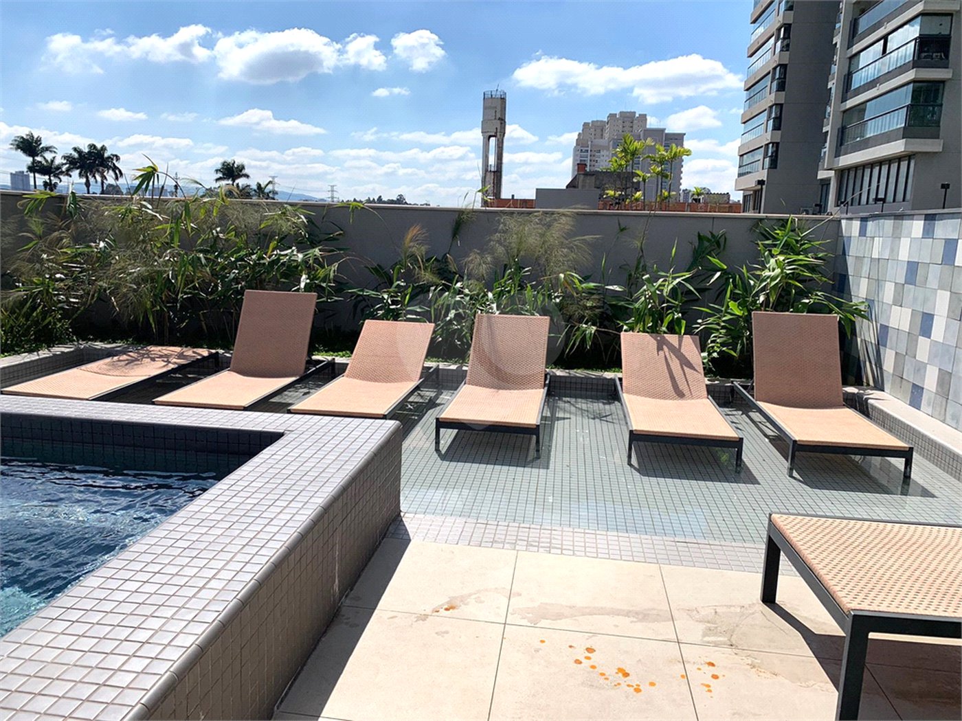 Apartamento à venda ou para alugar com 2 quartos, sendo 1 suíte, em Vila Leopoldina, São Paulo, SP