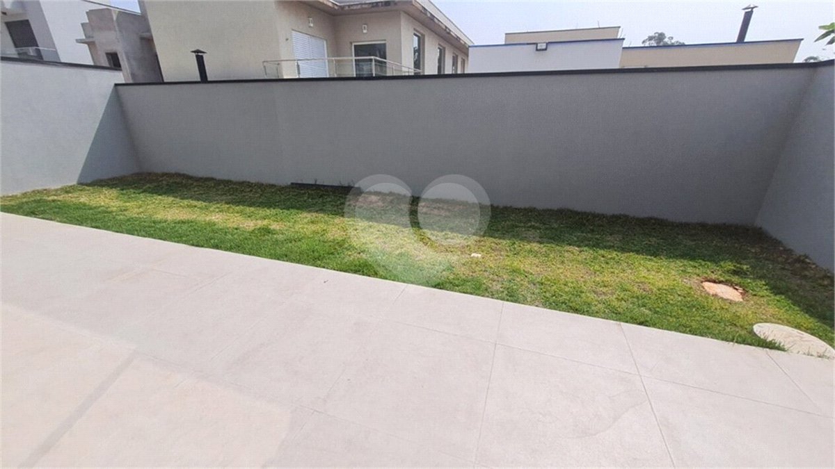 Casa à venda com 3 suítes no condomínio Vita Verdi, Valinhos - SP