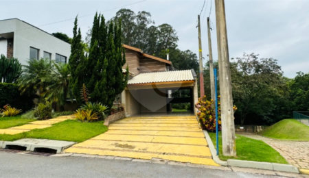 Casa à venda com 3 suítes no condomínio Residencial Delle Stelle, Louveira - SP