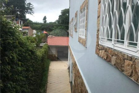 Sobrado à venda com 3 quartos, sendo 1 suíte, em Jardim Indaiá, Poá, SP