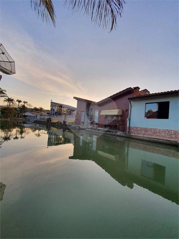 Casa à venda com 4 quartos, sendo 2 suítes, no condomínio Marinas, Bom Jesus dos Perdões - SP
