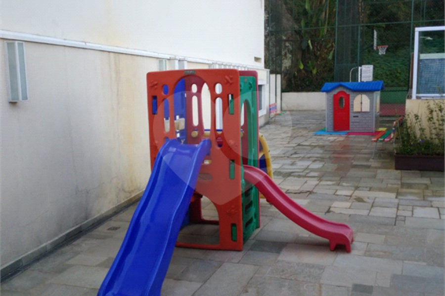 Casa à venda com 4 quartos, sendo 3 suítes, no condomínio Da Serra, São Paulo - SP