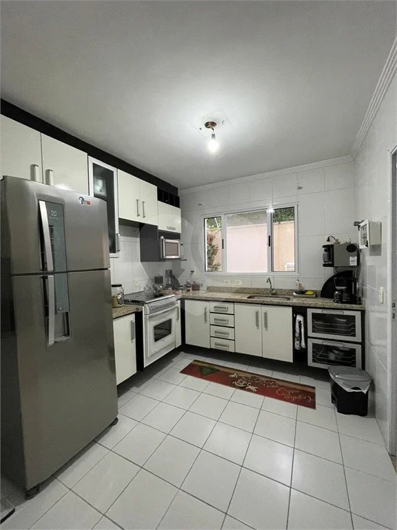 Casa à venda com 3 quartos, sendo 1 suíte, no condomínio Residencial Villagio Vitória, Guarulhos - SP