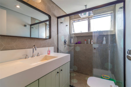Apartamento à venda com 3 quartos, sendo 1 suíte, em Moema, São Paulo, SP
