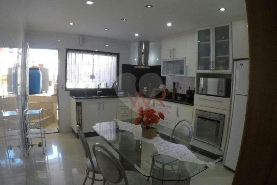 Sobrado à venda com 4 quartos em Artur Alvim, São Paulo, SP