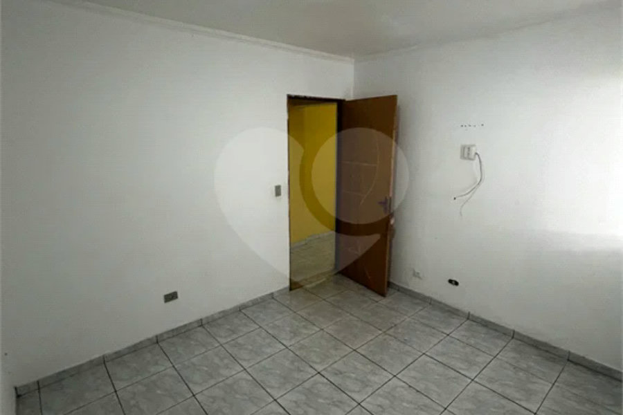 Sobrado à venda com 4 quartos, sendo 2 suítes, em Campo Limpo, São Paulo, SP