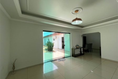 Casa à venda com 3 quartos em Jardim Alvorada, Itapetininga, SP