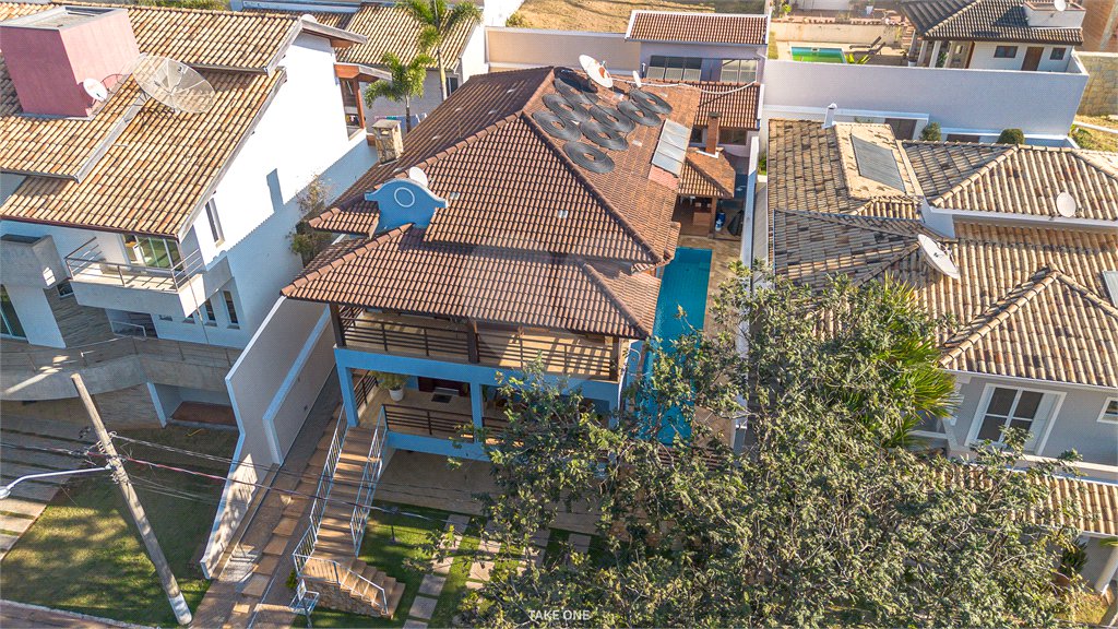 Belíssimo sobrado com piscina aquecida no Condomínio Villagio Capriccio - Louveira SP.