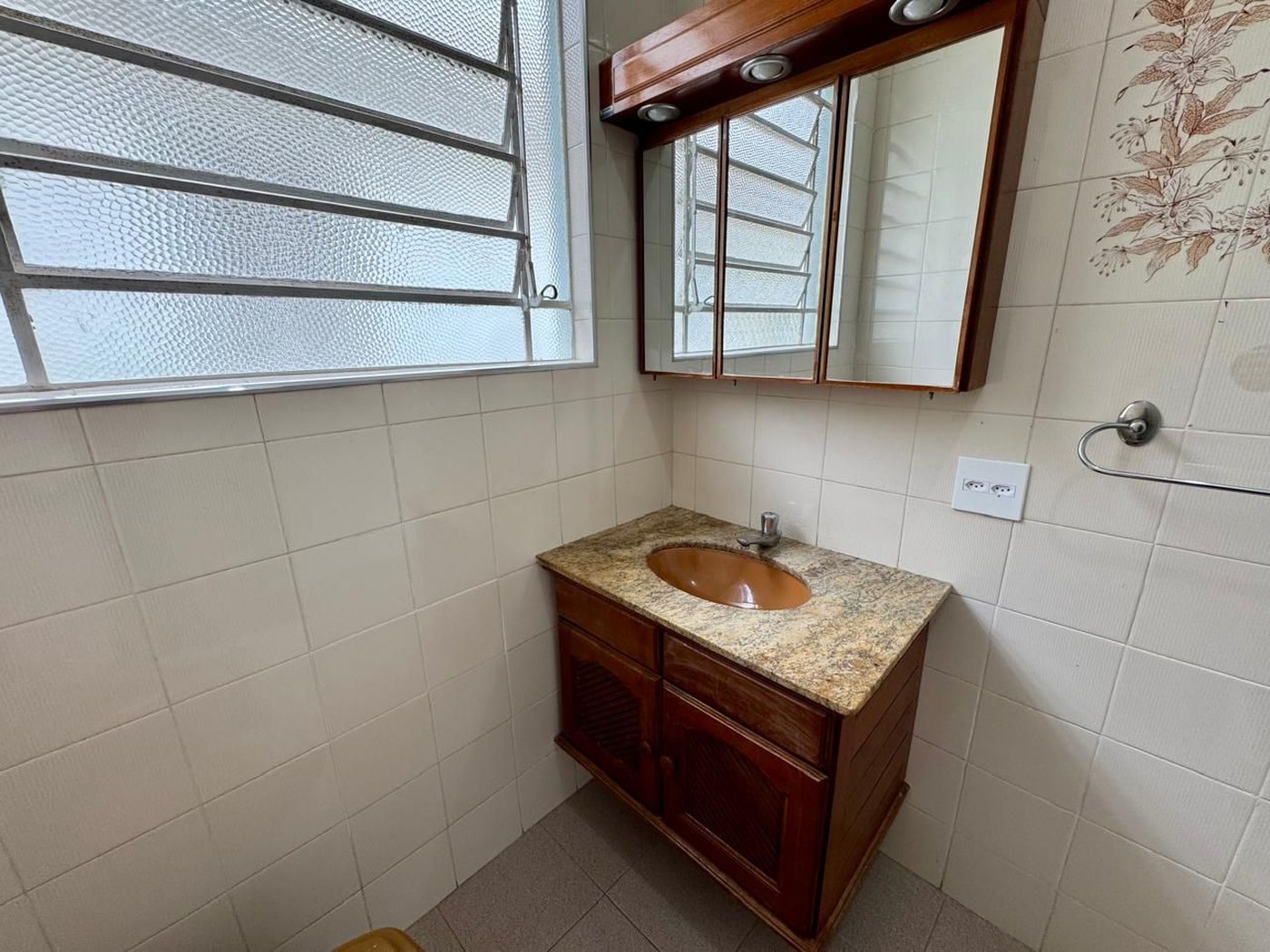 CASA AMPLA COM QUINTAL  150m² - 1.799.000,00 - Aparecida - Santos/SP