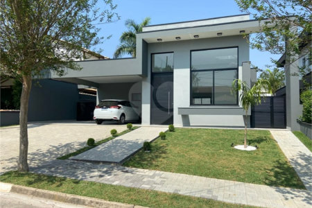 Casa à venda com 3 suítes no condomínio Shambala II, Atibaia - SP