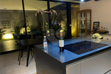 Casa à venda com 4 suítes no condomínio Villas do Golfe, Itu - SP