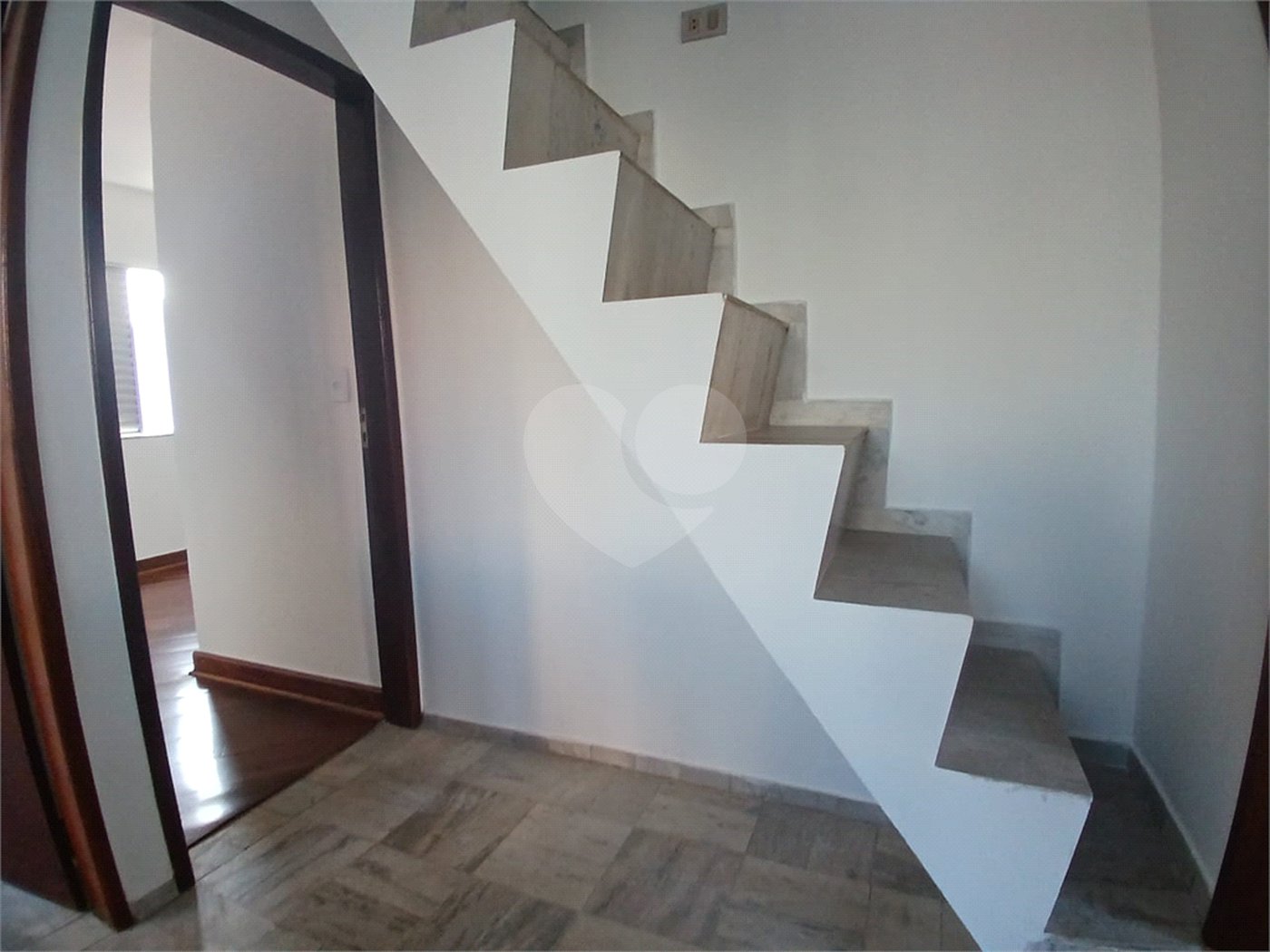 Casa à venda com 4 quartos, sendo 2 suítes, em Vila Gustavo, São Paulo, SP