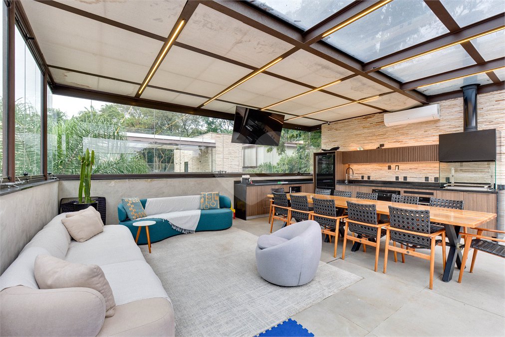 Casa à venda com 4 suítes no condomínio Jardim Flora, São Paulo - SP