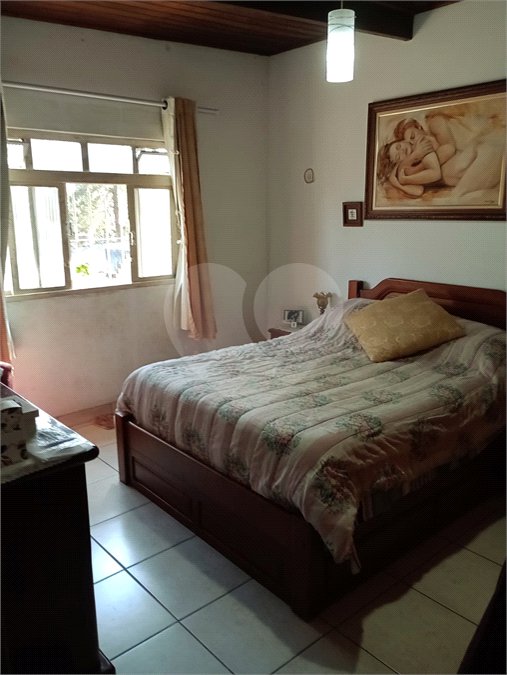 Casa à venda ou para alugar com 6 quartos, sendo 2 suítes, em Parque São George, Cotia, SP
