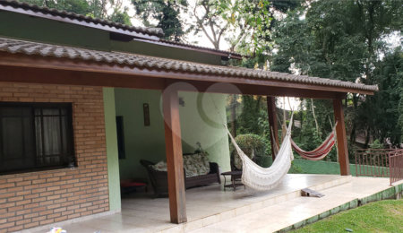 Casa à venda com 3 quartos, sendo 1 suíte,  no condomínio Alpes da Cantareira, Mairiporã - SP