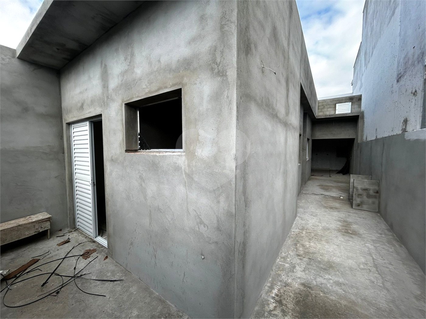 Casa à venda com 3 quartos, sendo 1 suíte,  no condomínio Lago dos Ipês, Itapetininga - SP