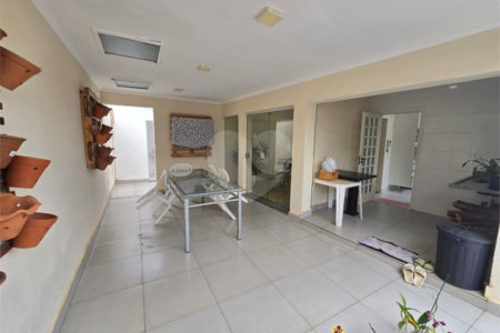Casa à venda com 4 quartos, sendo 2 suítes,  em Vila Nastri, Itapetininga, SP