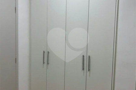 Casa à venda com 3 quartos, sendo 1 suíte, no condomínio Marselha IV, São Roque - SP