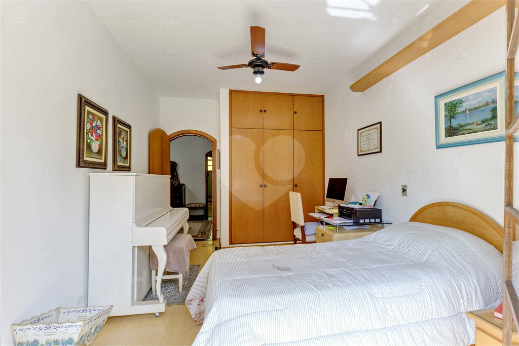 Casa à venda com 3 quartos, sendo 1 suíte, em Alto da Boa Vista, São Paulo, SP